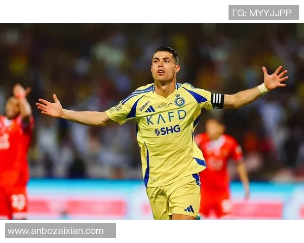 莱万状态火热欧冠赛场独占鳌头10场12球领跑射手榜